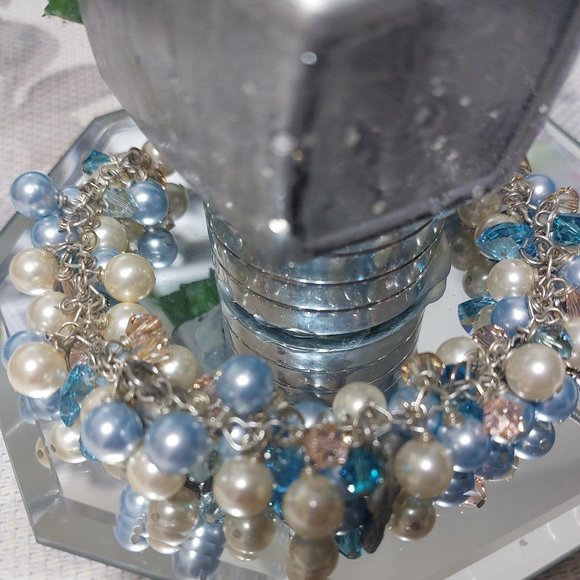 Beautiful Pearl Beads Crystal Gems Cluster Bracelet Very Pretty Light Blue Cream - Picture 2 of 12